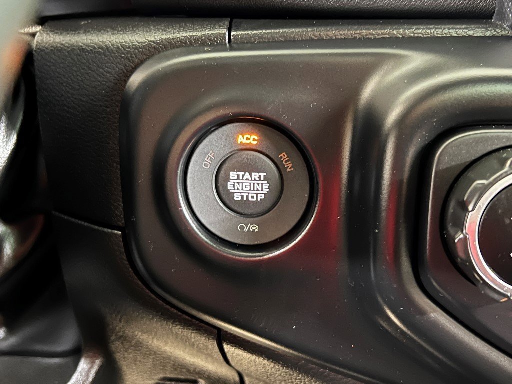 Used 2022 Jeep Wrangler Unlimited Sahara image 38