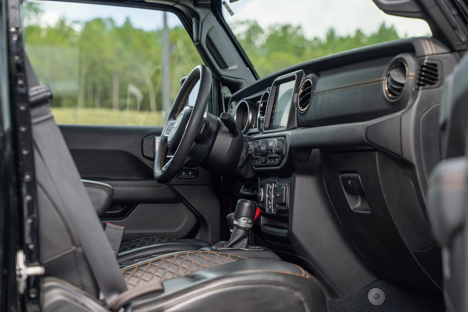 Used 2023 Jeep Gladiator Overland AWD/4WD image 13