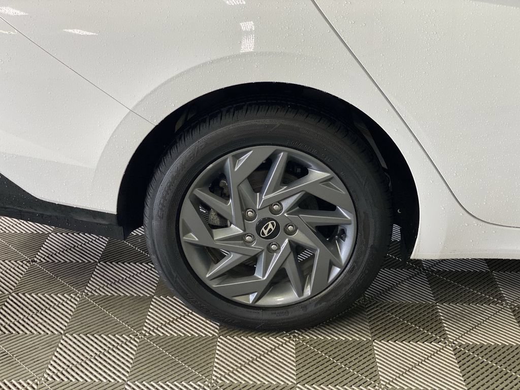 Used 2024 Hyundai Elantra Blue FWD image 18