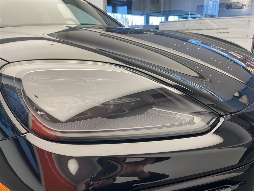 Used 2025 Porsche Cayenne image 29