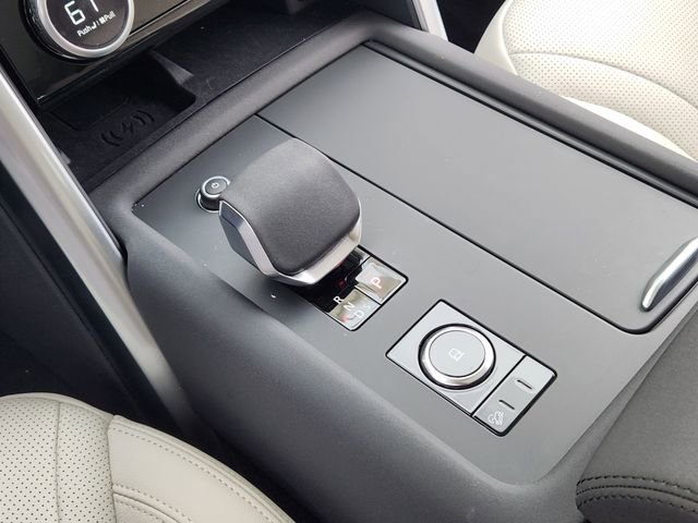 Used 2025 Land Rover Discovery S image 19