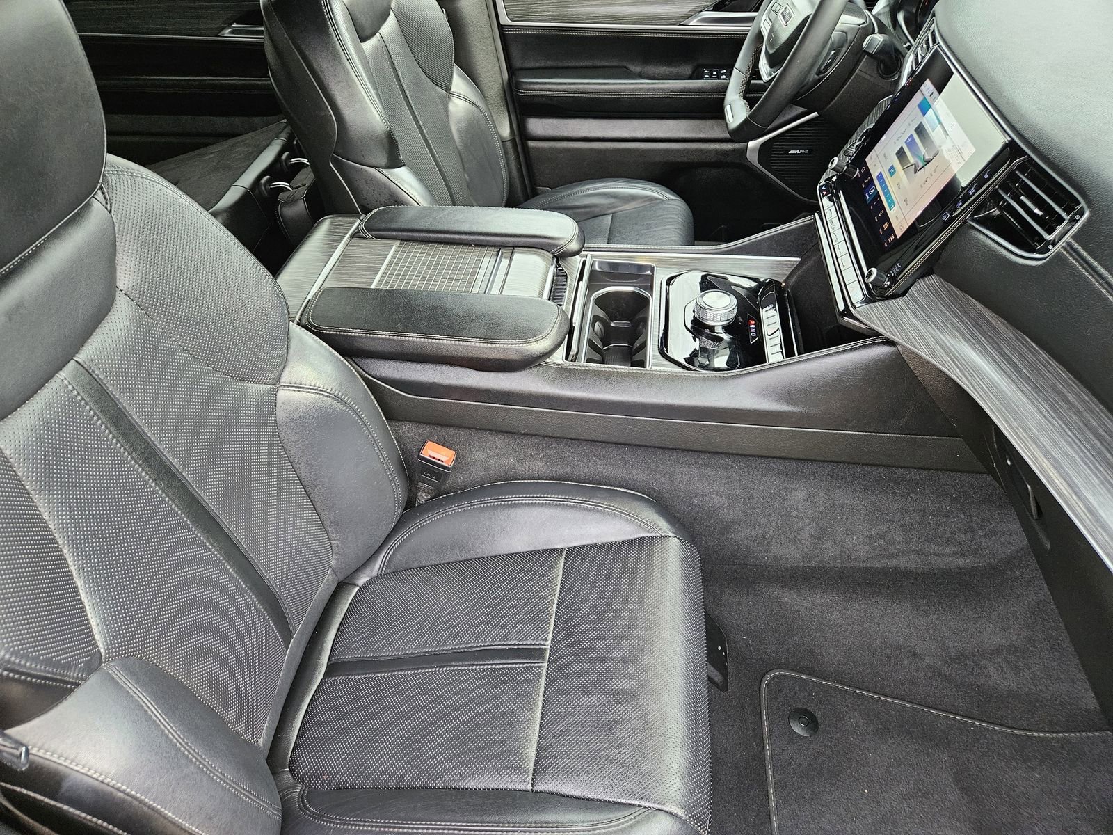Used 2024 Jeep Wagoneer Series II w/ Flexible Seating Group RWD image 16