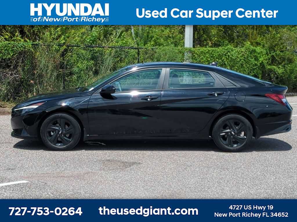 Certified 2023 Hyundai Elantra SEL FWD image 2