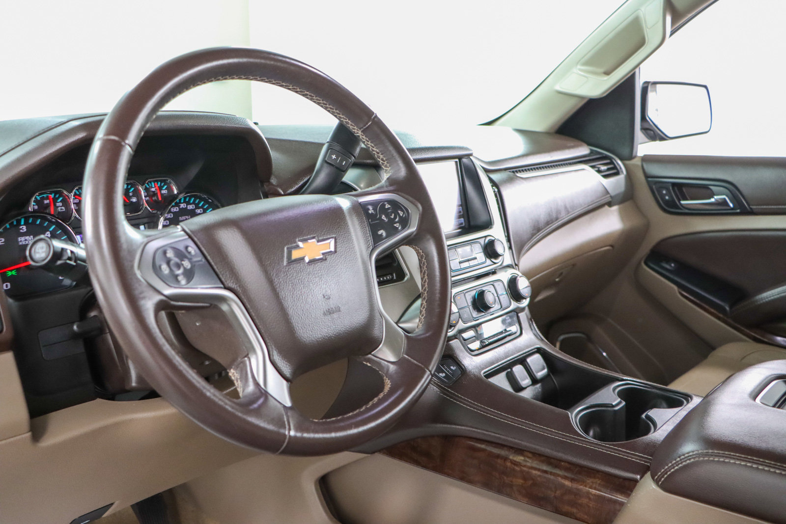 Used 2018 Chevrolet Suburban LT image 26