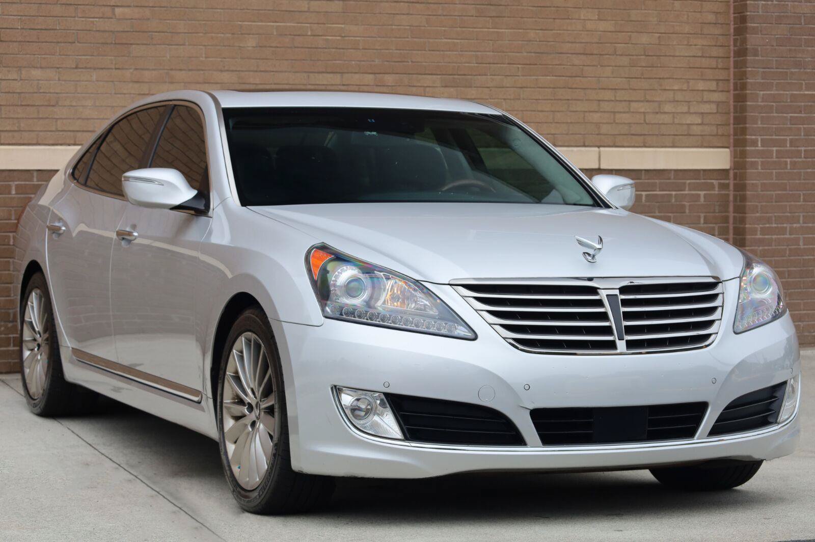 Used 2015 Hyundai Equus Signature RWD image 4