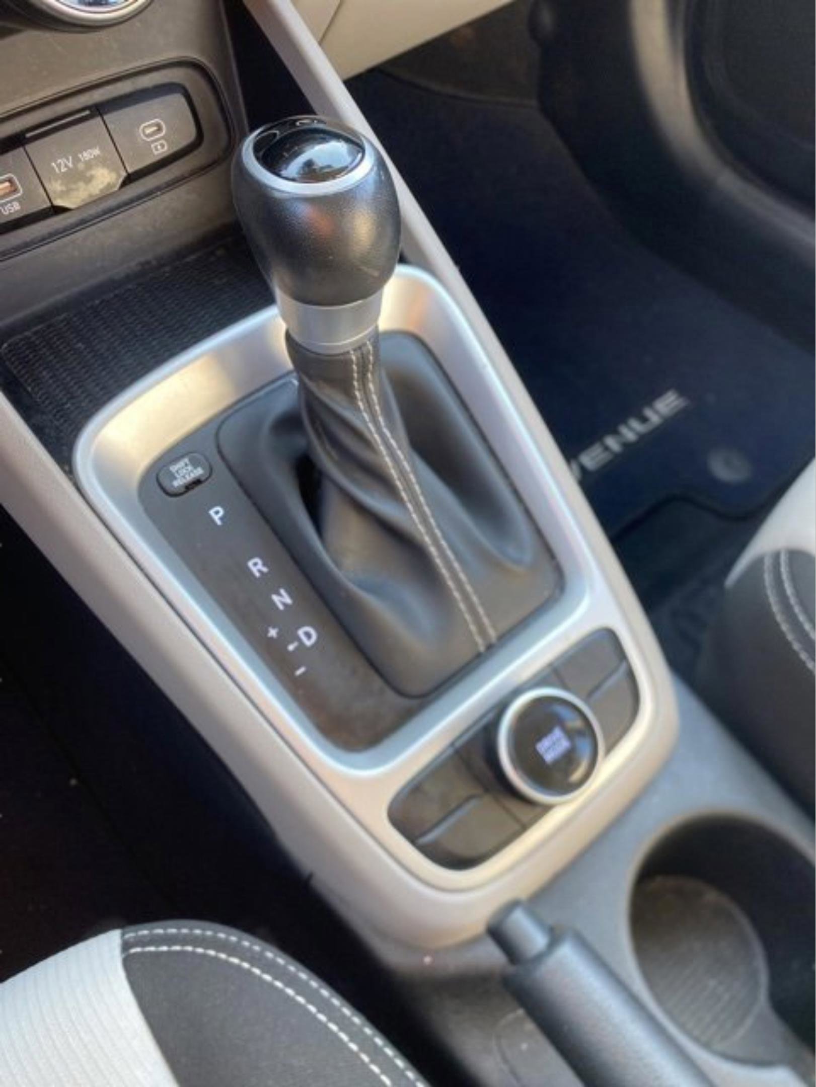 Used 2023 Hyundai Venue SEL image 23