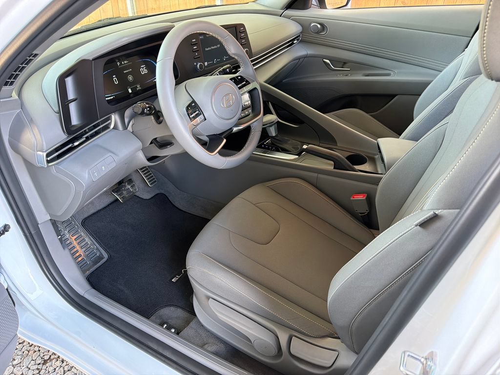 Used 2026 Hyundai Elantra Sport FWD image 2