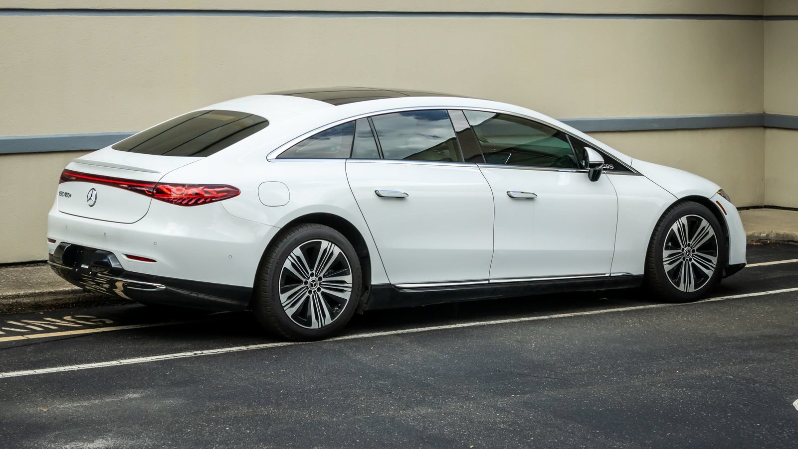 Used 2022 Mercedes-Benz EQS 450+ Sedan image 8