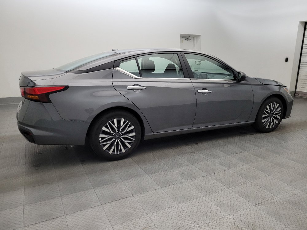 Used 2025 Nissan Altima 2.5 SV FWD image 10