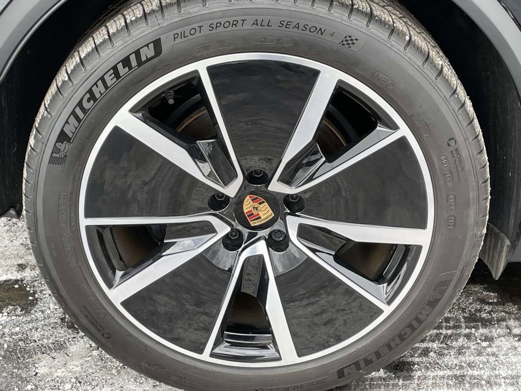 Used 2024 Porsche Macan 4 Electric image 13