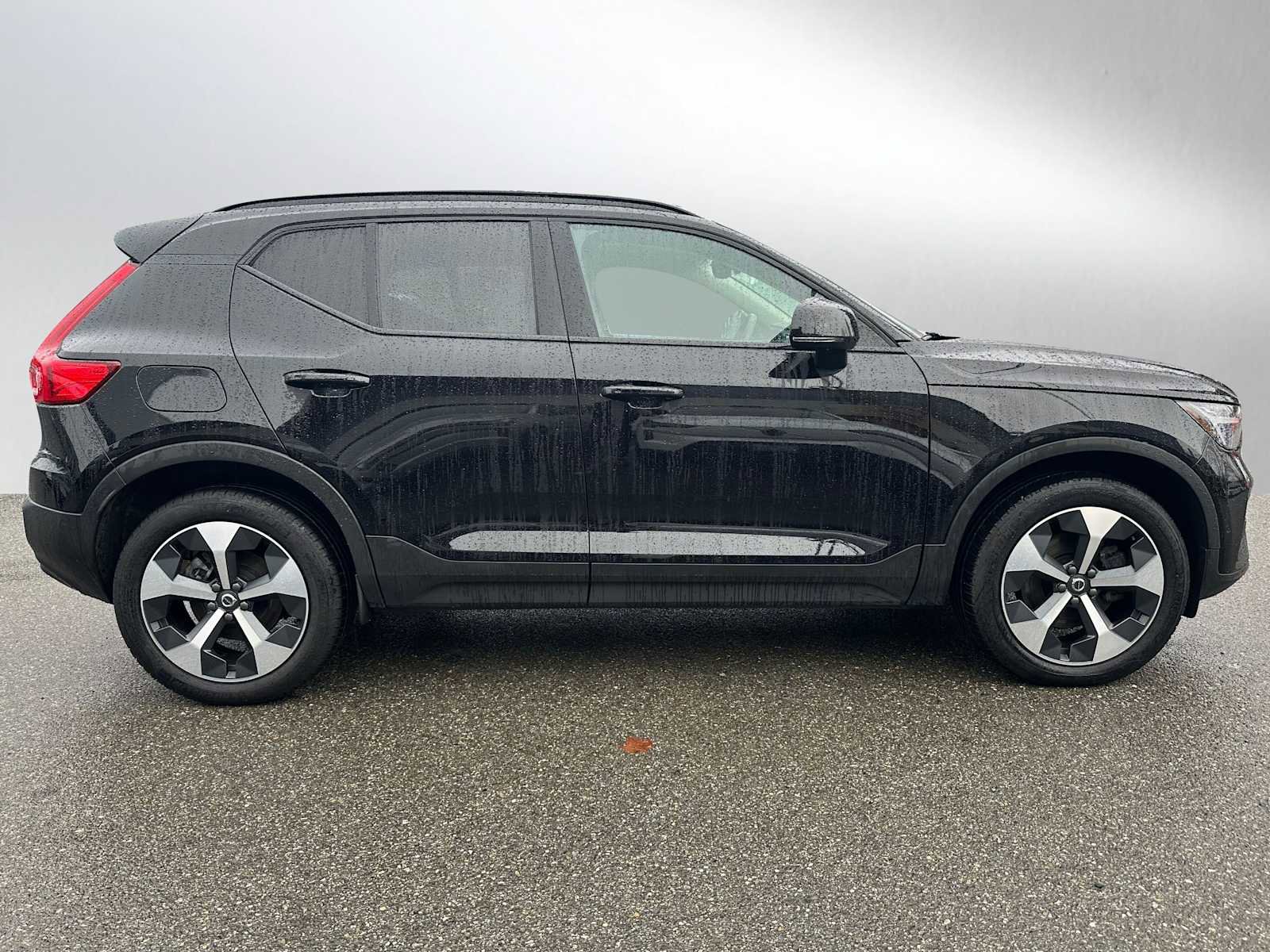 Used 2025 Volvo XC40 B5 Plus w/ Protection Package Premier image 2