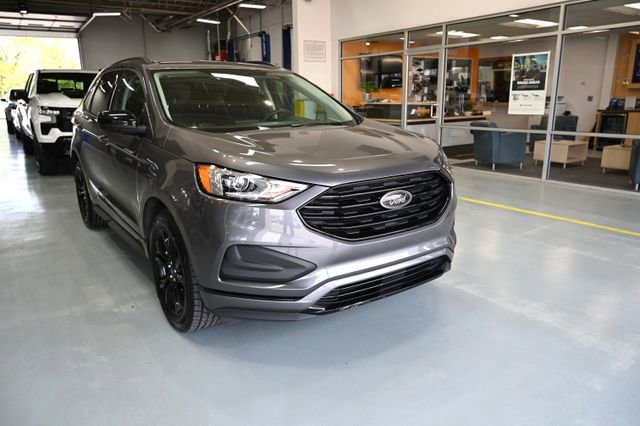 Used 2022 Ford Edge SE w/ Black Appearance Package AWD/4WD image 3