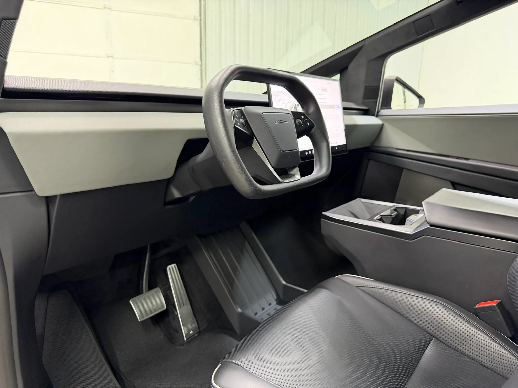 Used 2024 Tesla Cybertruck AWD Crew Cab image 13