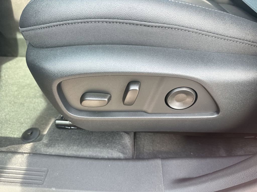 New 2026 Chevrolet Equinox LT w/ Convenience Package II FWD image 14