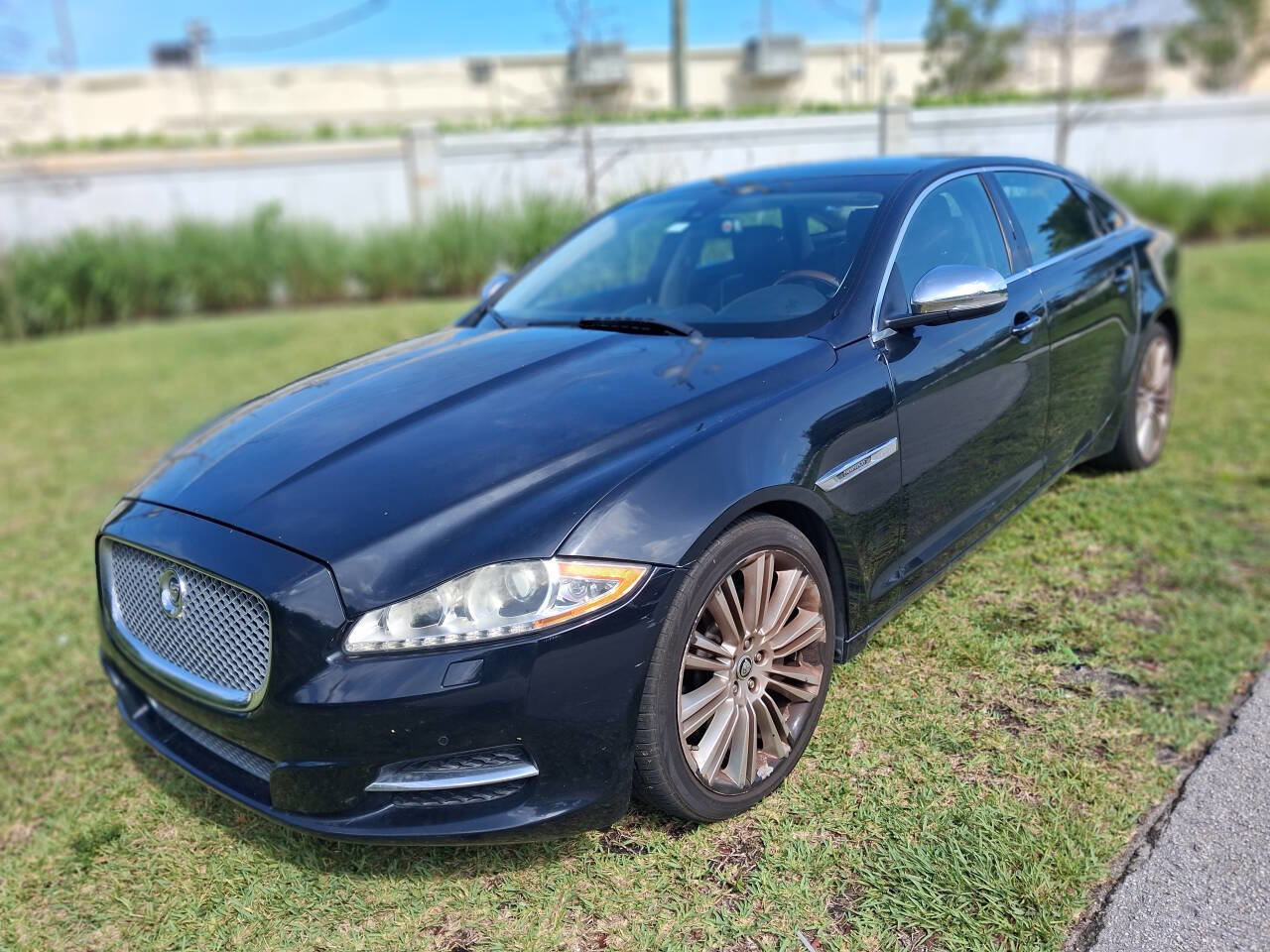 Used 2012 Jaguar XJ L RWD image 2