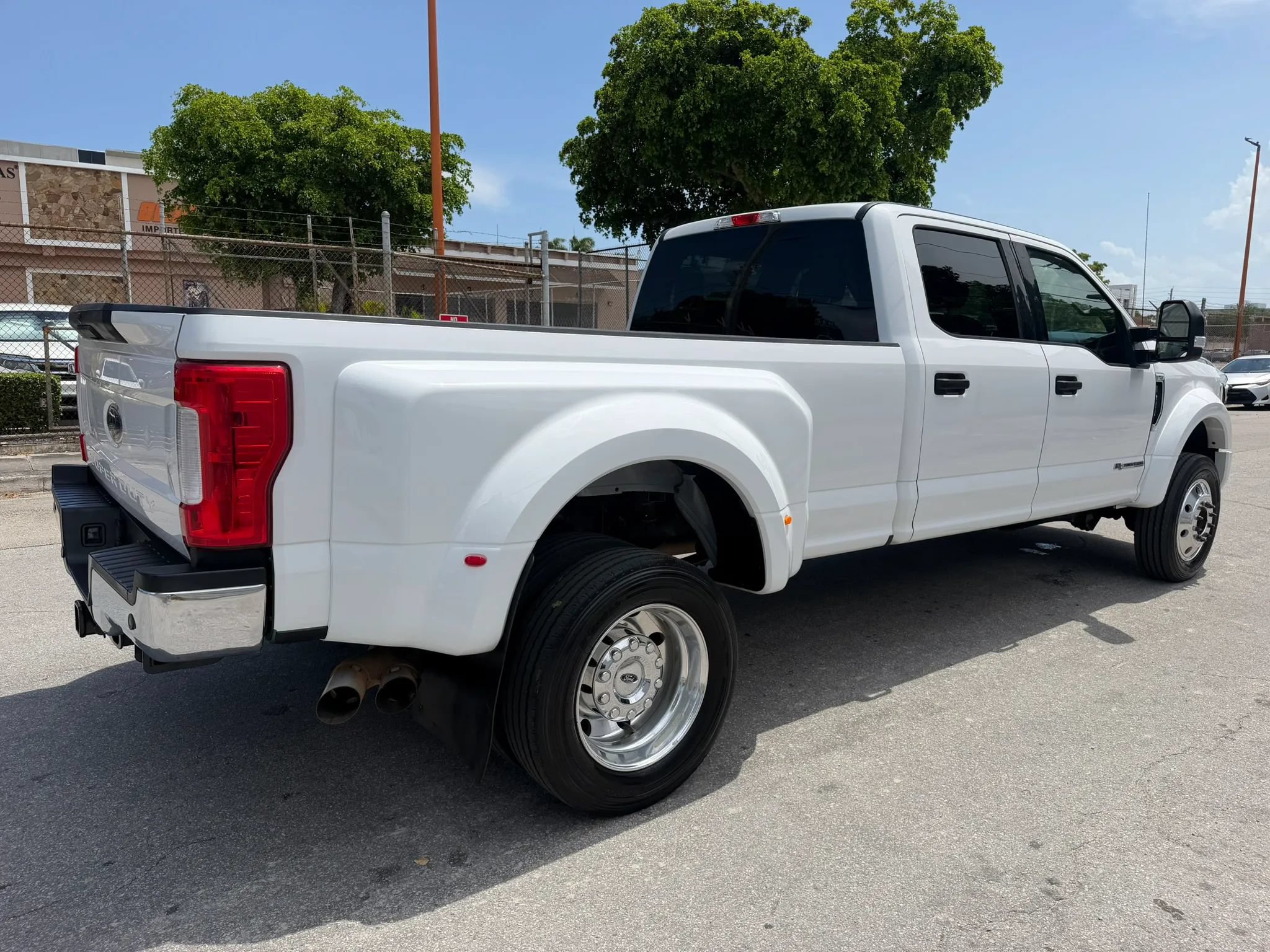 Used 2018 Ford F450 XLT w/ Camper Package RWD image 5