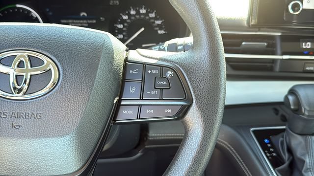 Certified 2025 Toyota Sienna LE FWD image 13