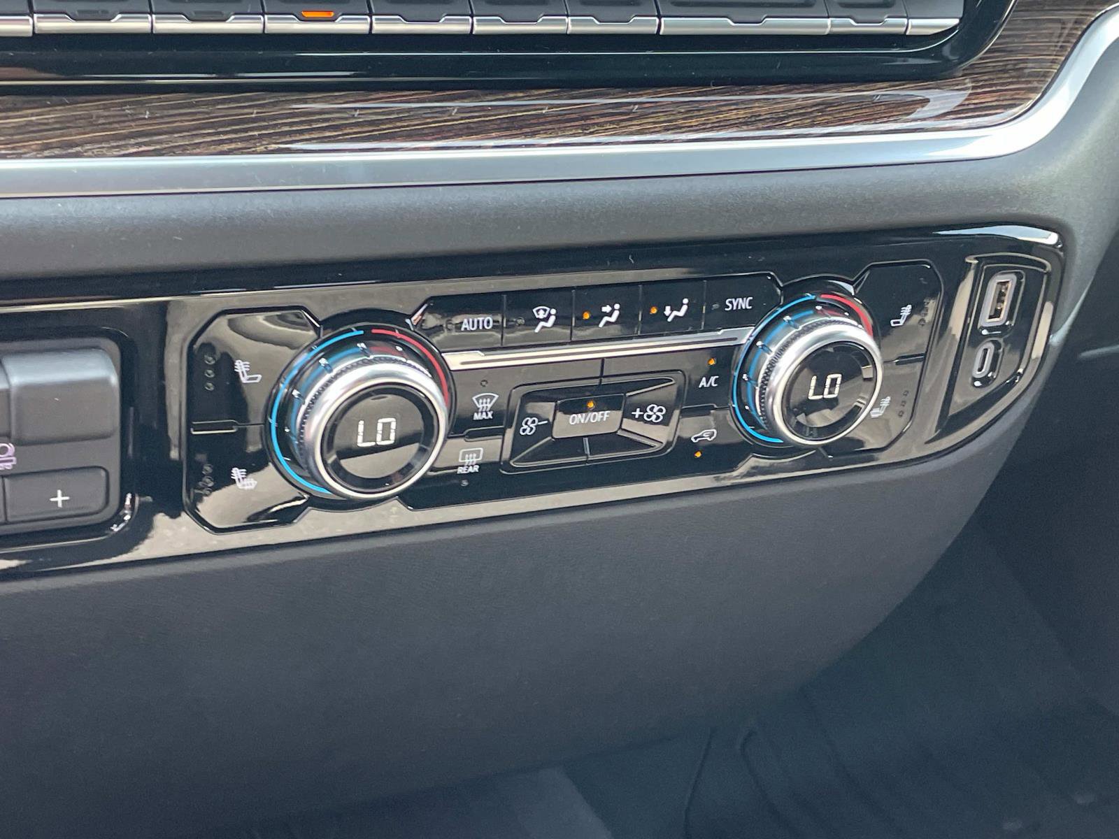 New 2025 GMC Sierra 2500 SLE w/ SLE Value Package; image 17