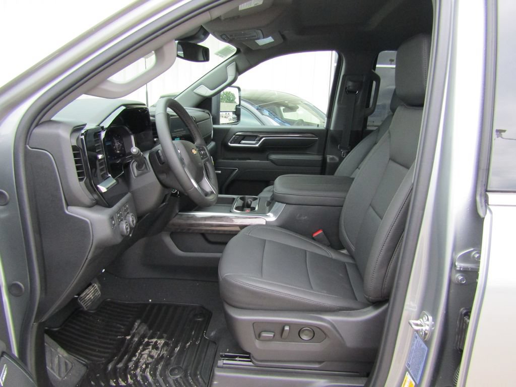 New 2026 Chevrolet Silverado 3500 LTZ w/ LTZ Convenience Package AWD/4WD image 27