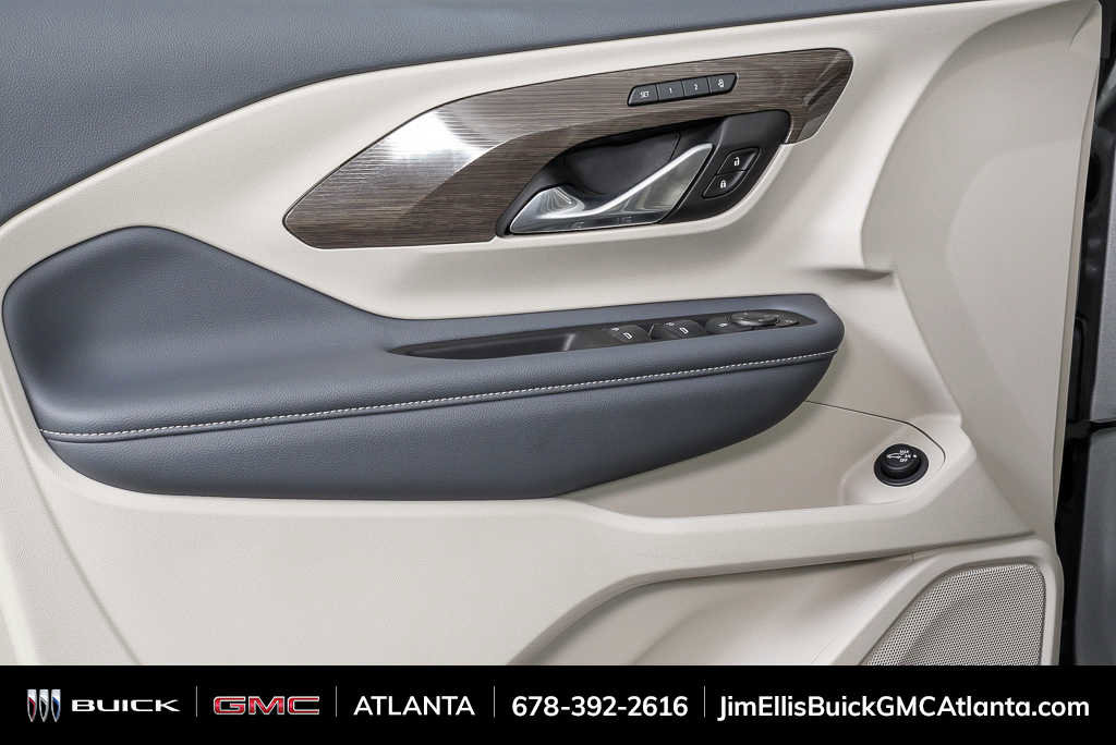 Used 2024 GMC Terrain Denali w/ Denali Premium Package AWD/4WD image 6