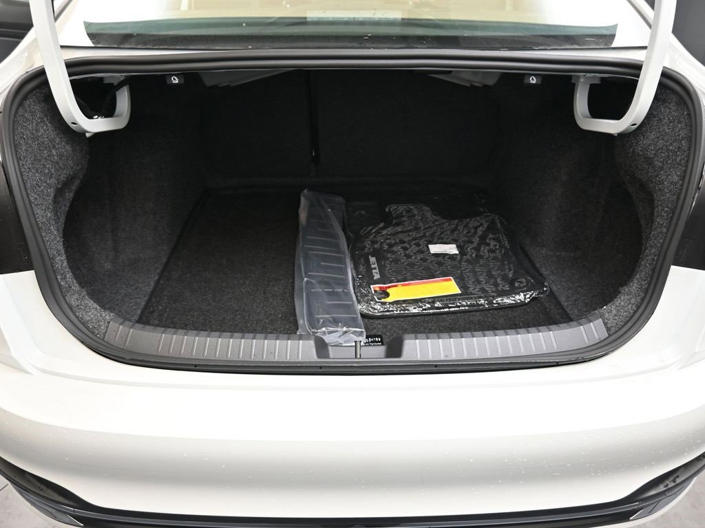 New 2026 Volkswagen Jetta SEL image 17