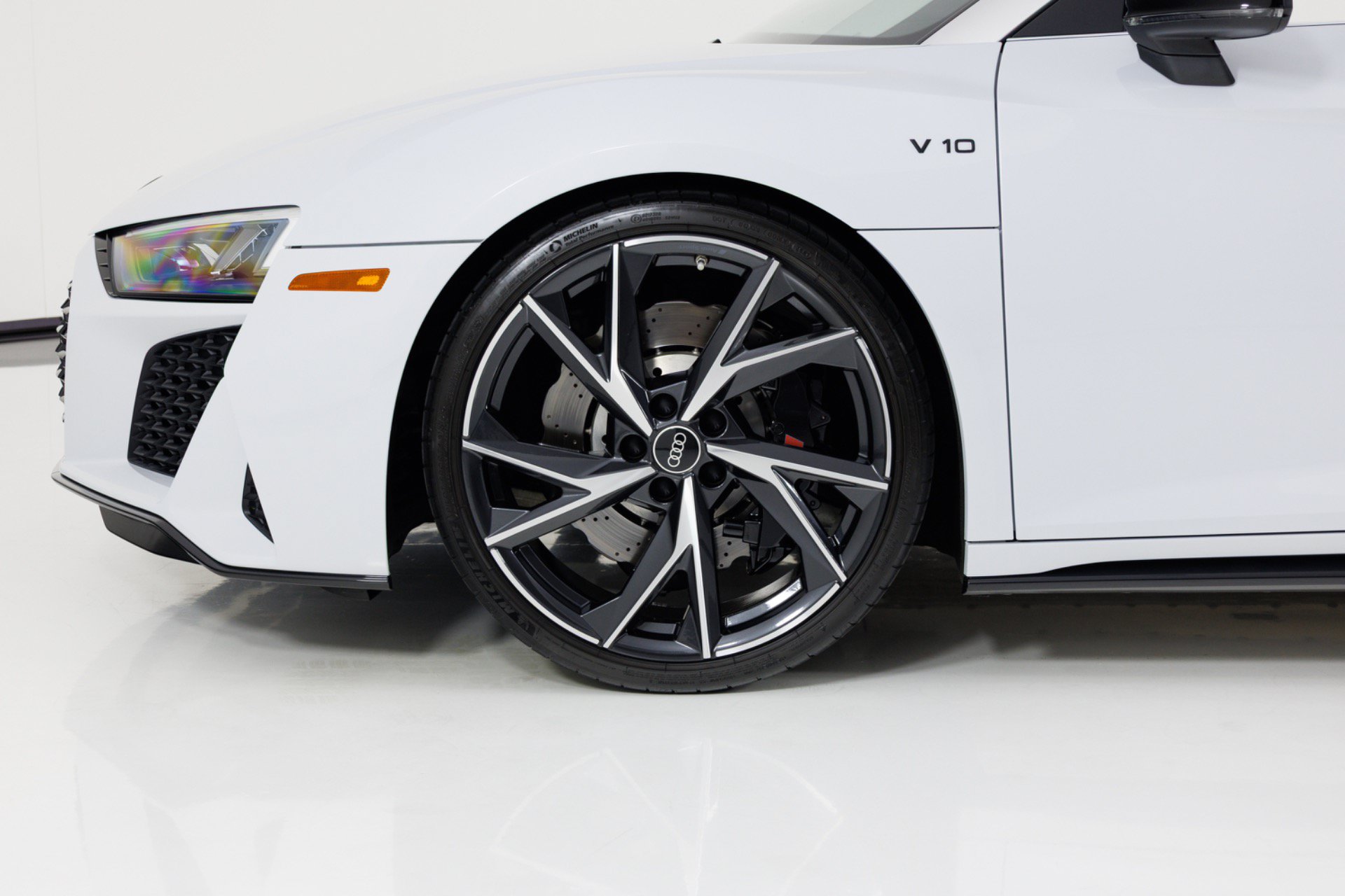 Used 2022 Audi R8 V10 w/ Premium Package RWD image 11