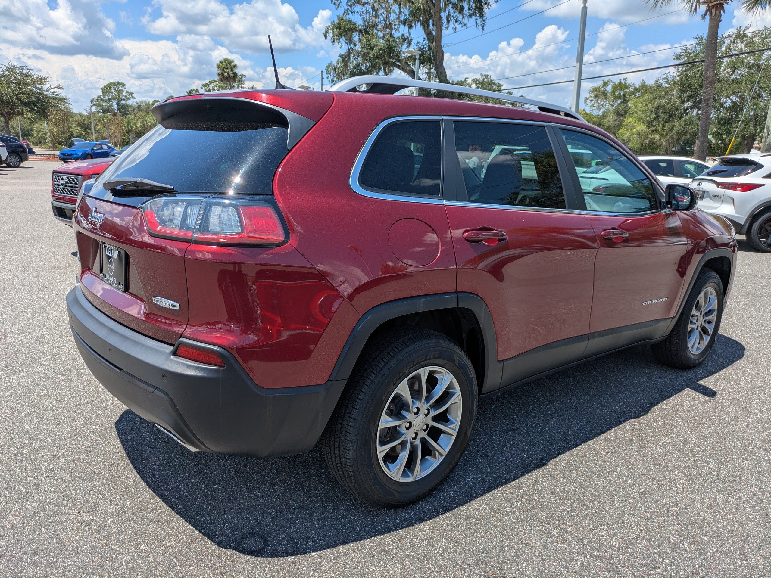 Used 2020 Jeep Cherokee Latitude Plus w/ Cold Weather Group AWD/4WD image 4