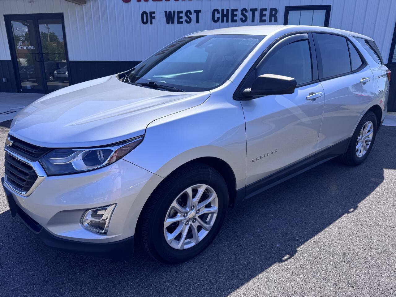 Used 2018 Chevrolet Equinox LS FWD image 2