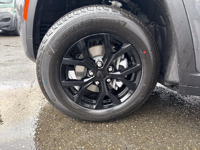 New 2026 Jeep Grand Cherokee Altitude AWD/4WD image 28