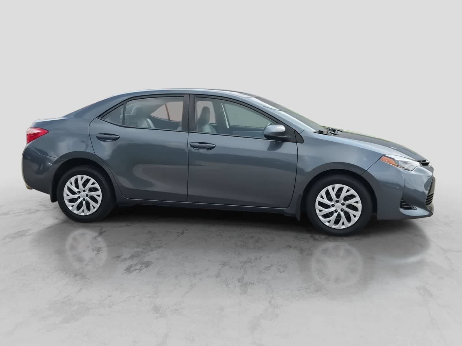 Used 2017 Toyota Corolla LE FWD image 9
