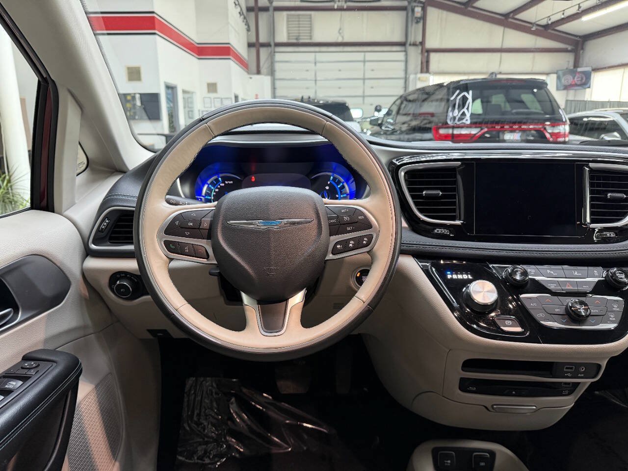 Used 2017 Chrysler Pacifica Platinum FWD image 20