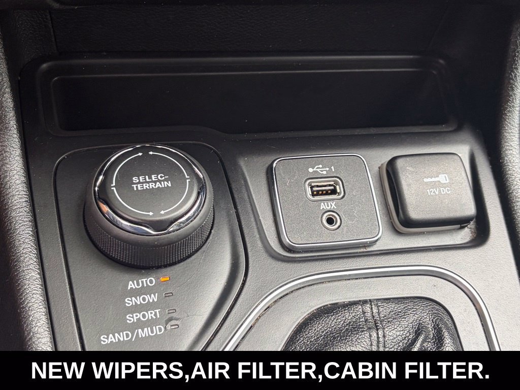Used 2022 Jeep Cherokee Latitude Lux AWD/4WD image 17