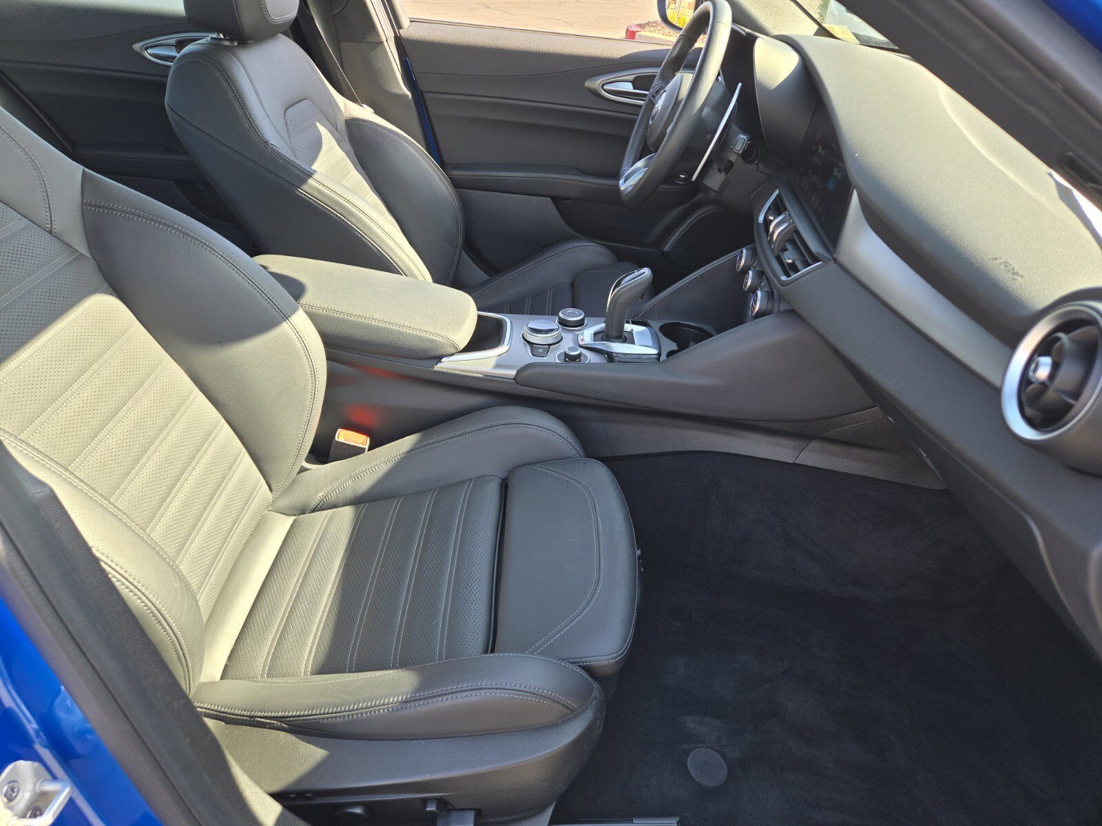 Used 2024 Alfa Romeo Giulia Veloce image 15
