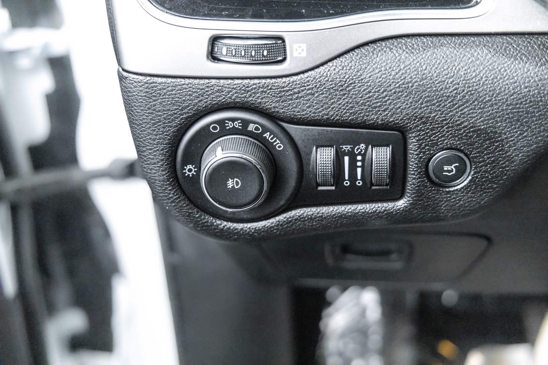 Used 2021 Jeep Cherokee Latitude Lux 80th Anniv w/ Quick Order Package 26U 80TH image 24