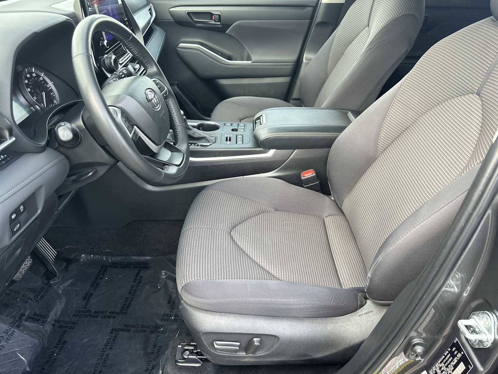 Used 2023 Toyota Highlander LE image 17