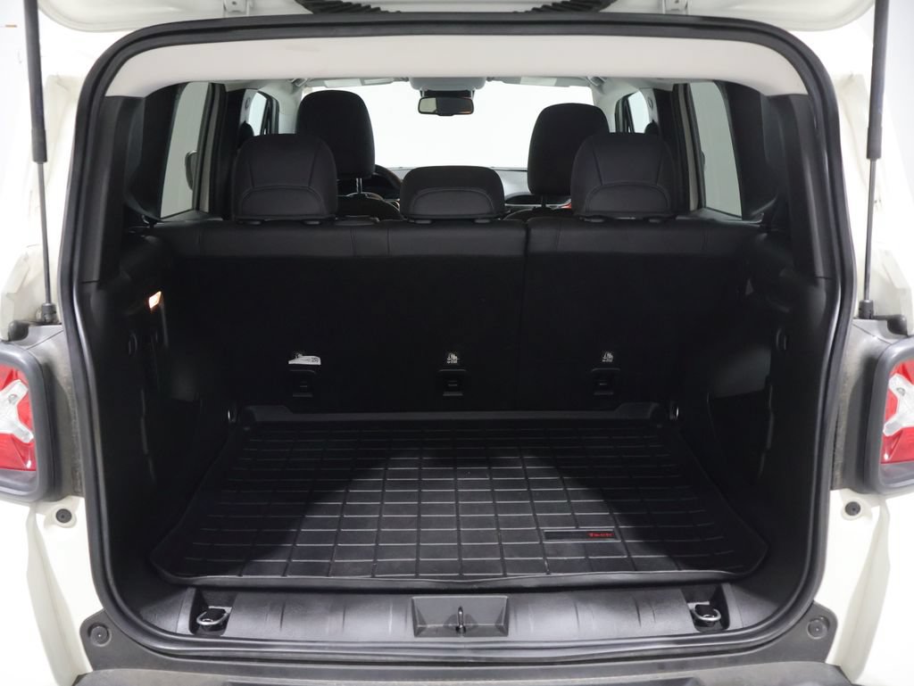Used 2023 Jeep Renegade Trailhawk w/ Trailhawk Elite Group AWD/4WD image 4