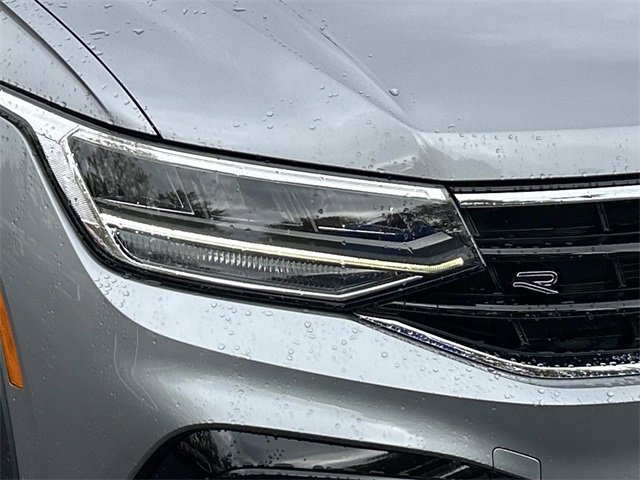 Used 2023 Volkswagen Tiguan SE R-Line image 9