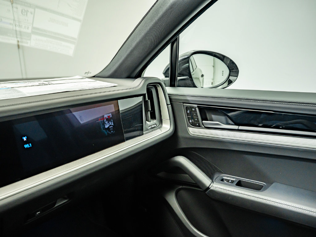 New 2026 Porsche Cayenne Coupe AWD/4WD image 34