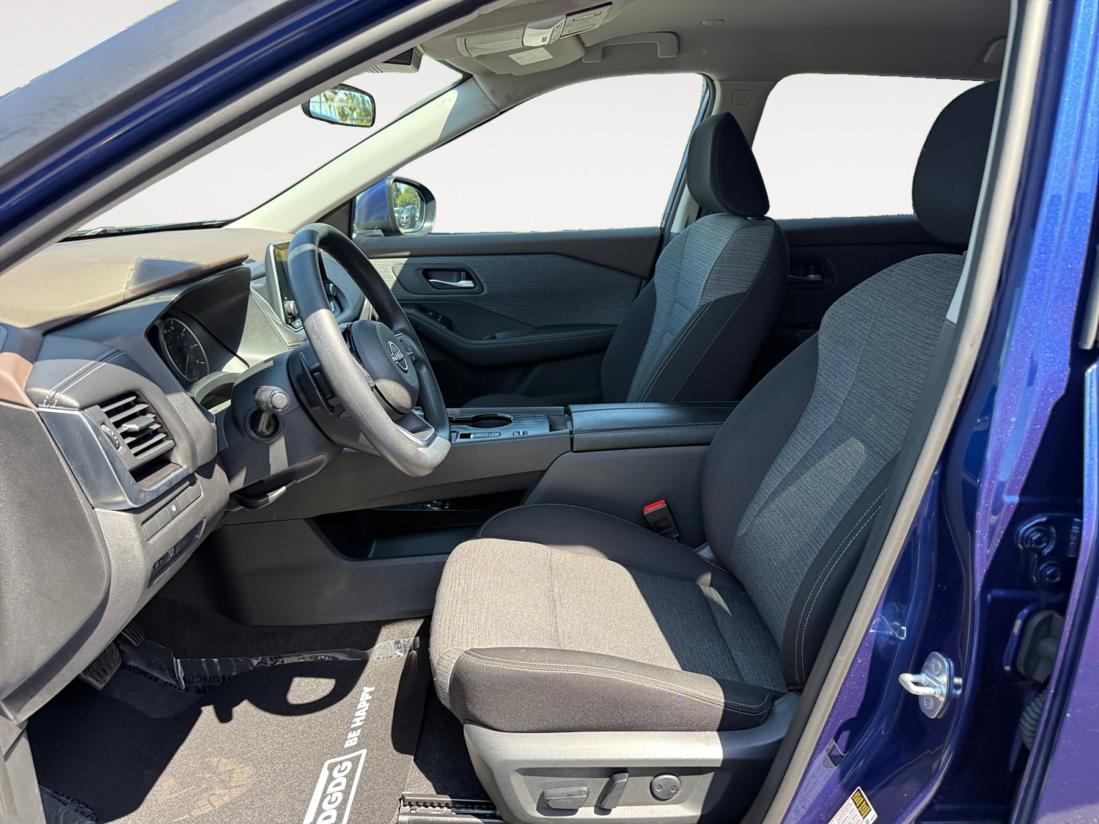 Used 2023 Nissan Rogue SV FWD image 10