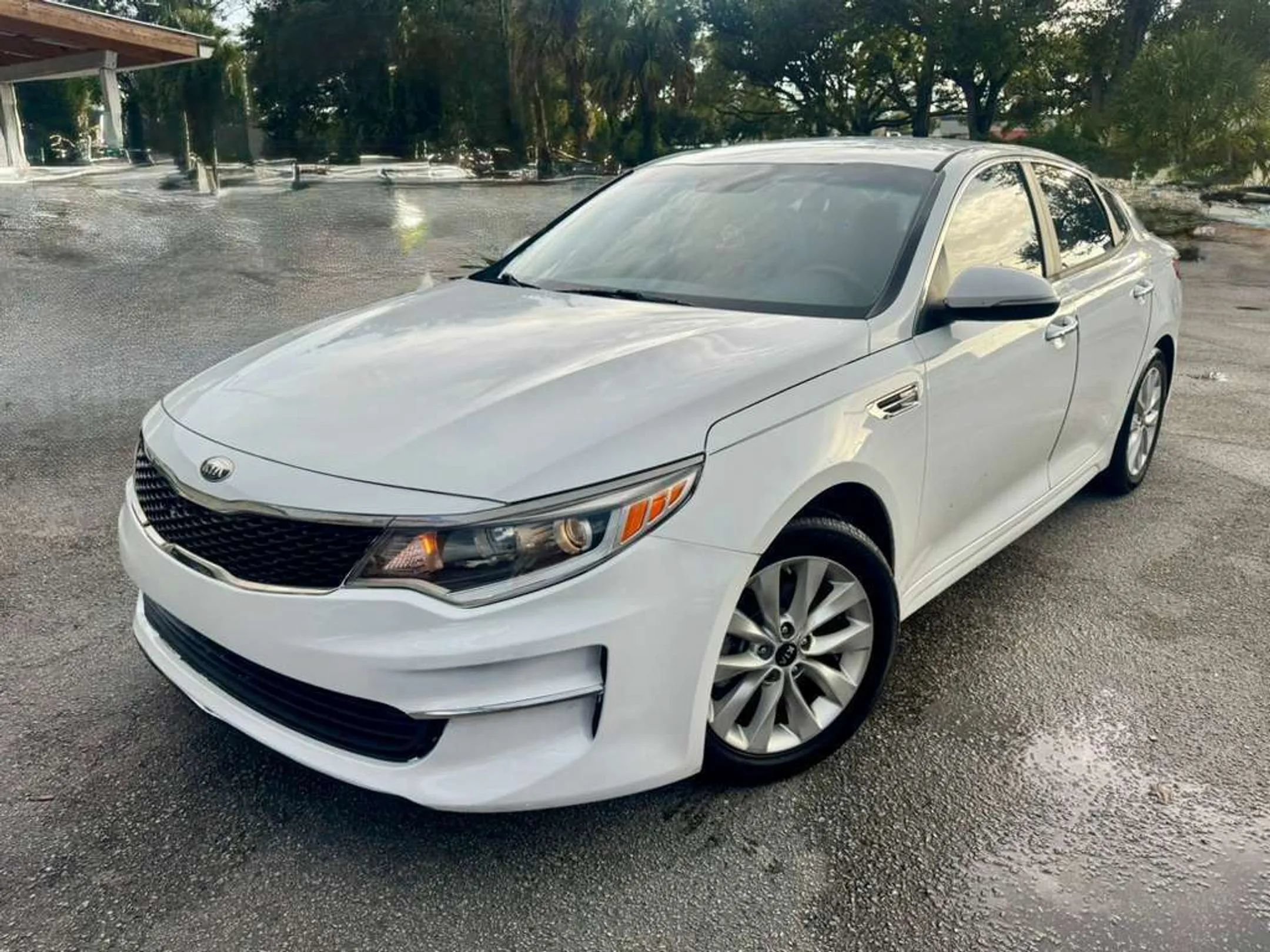 Used 2018 Kia Optima LX w/ 17" Alloy Wheels Package FWD image 10