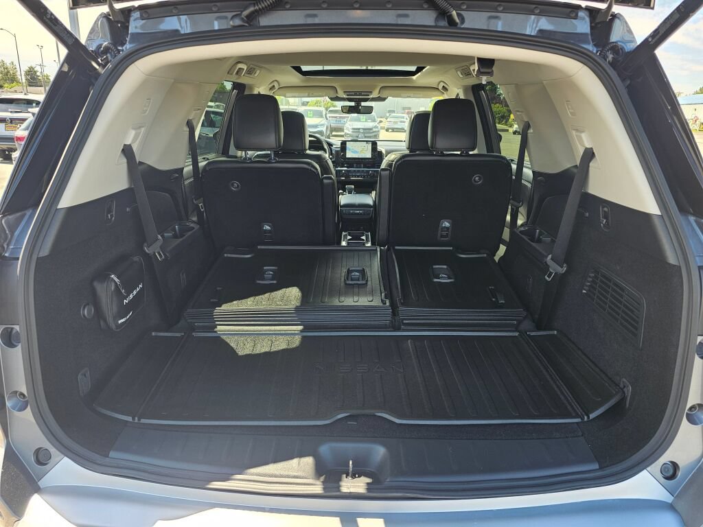 Used 2025 Nissan Pathfinder Platinum AWD/4WD image 29