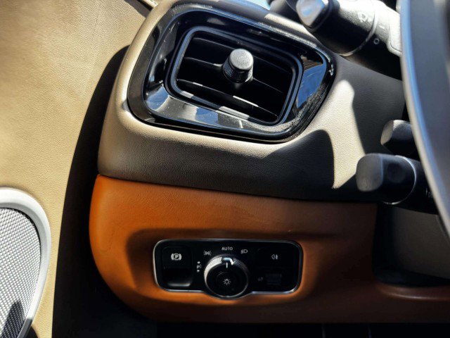 Used 2022 Aston Martin V8 Vantage Roadster image 23