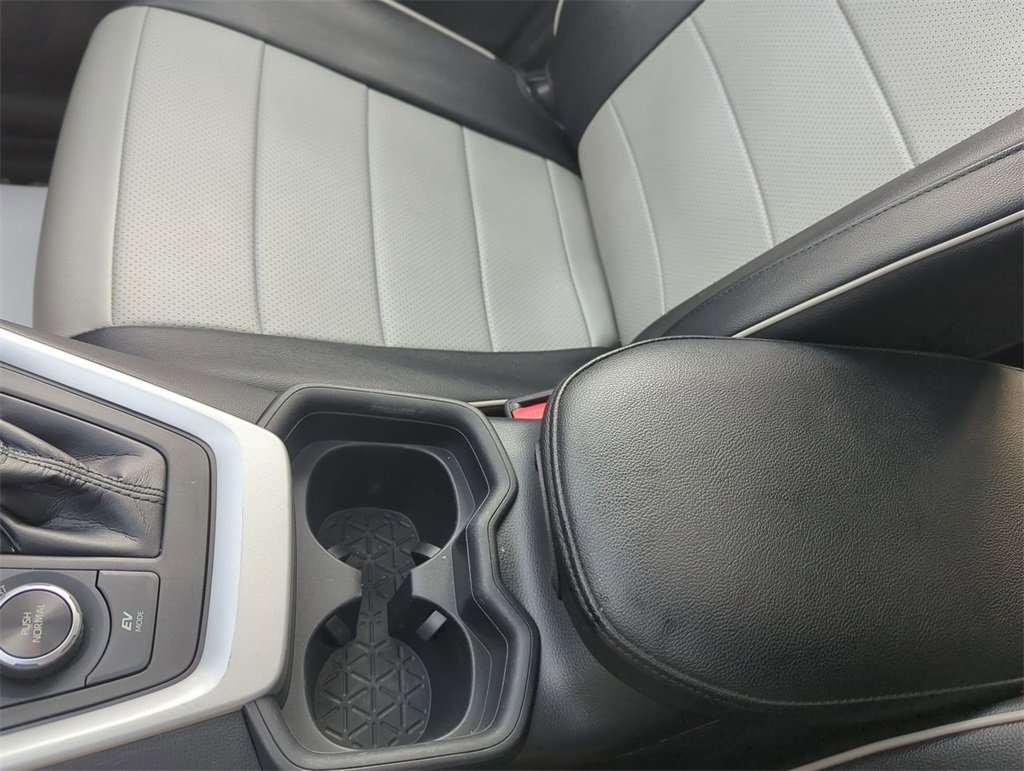 Used 2020 Toyota RAV4 XLE image 27