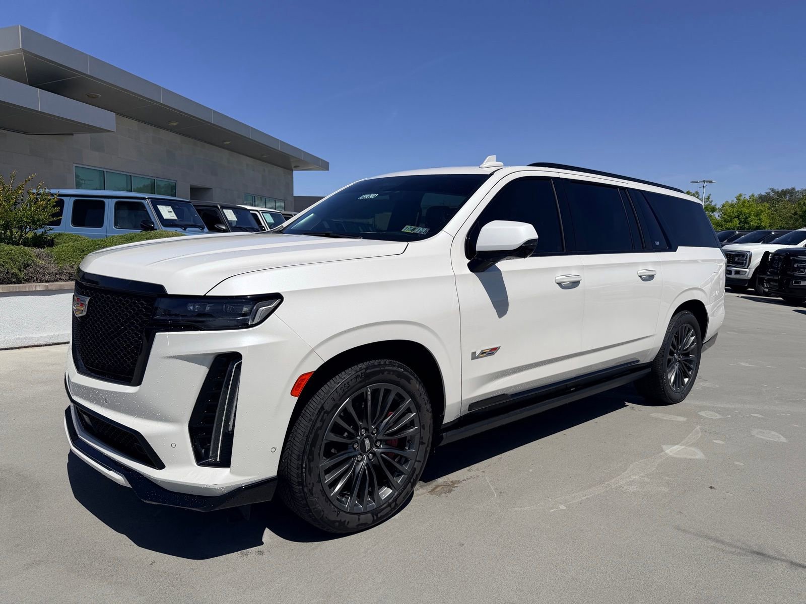 Used 2023 Cadillac Escalade ESV V w/ Heavy-Duty Trailer Package AWD/4WD image 1