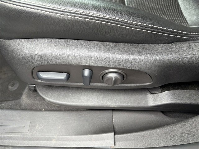 Used 2023 GMC Terrain SLT image 16