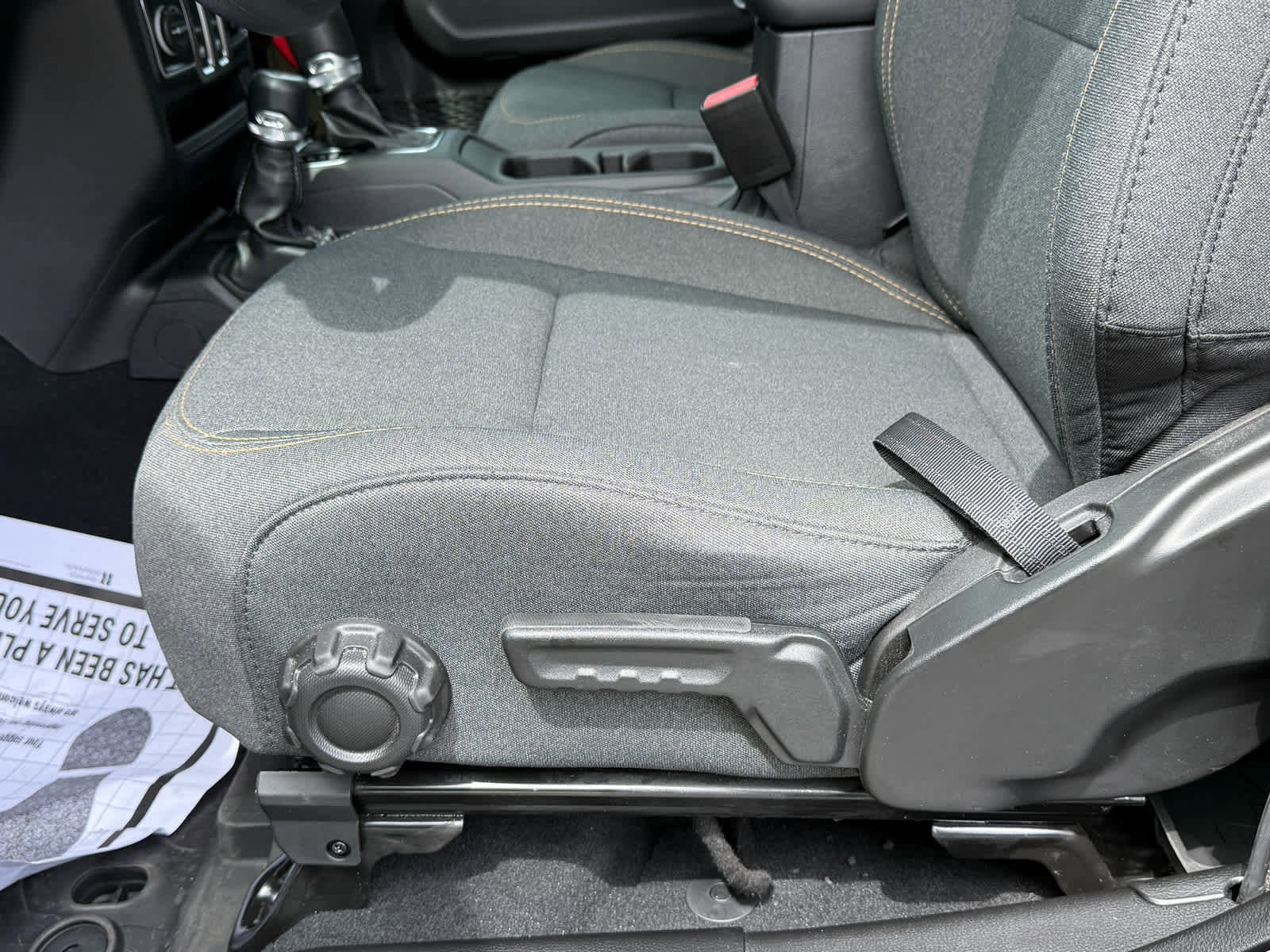 Used 2025 Jeep Wrangler Sport AWD/4WD image 13