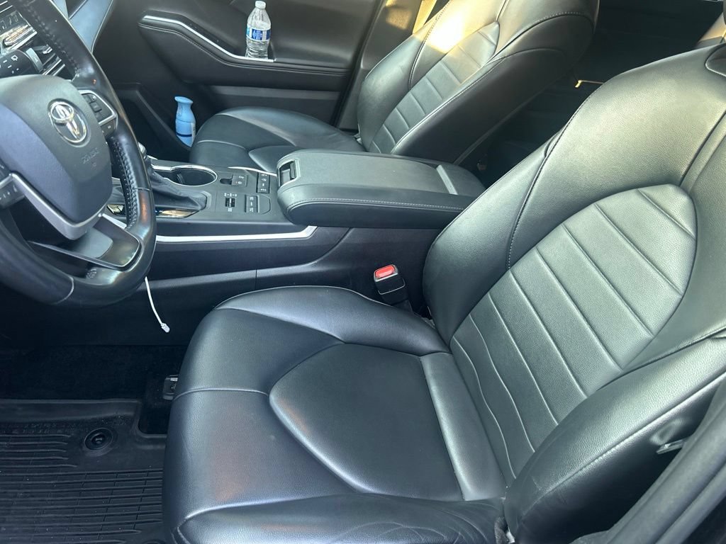 Used 2022 Toyota Highlander XLE AWD/4WD image 20