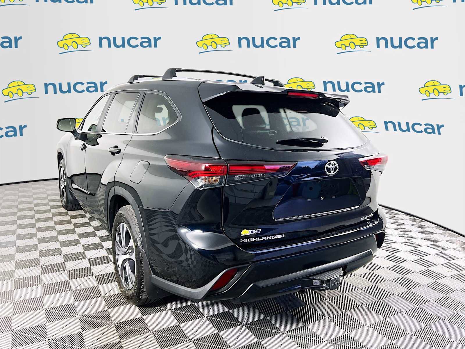 Used 2024 Toyota Highlander XLE image 5