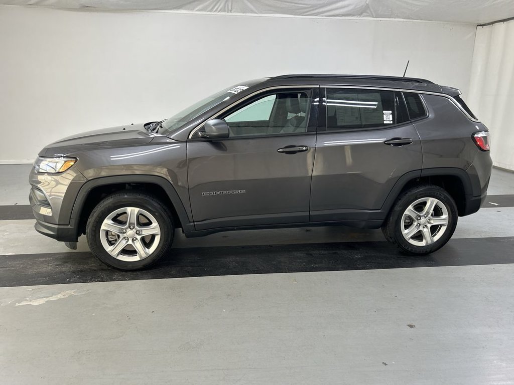 Used 2023 Jeep Compass Latitude w/ Convenience Group AWD/4WD image 6