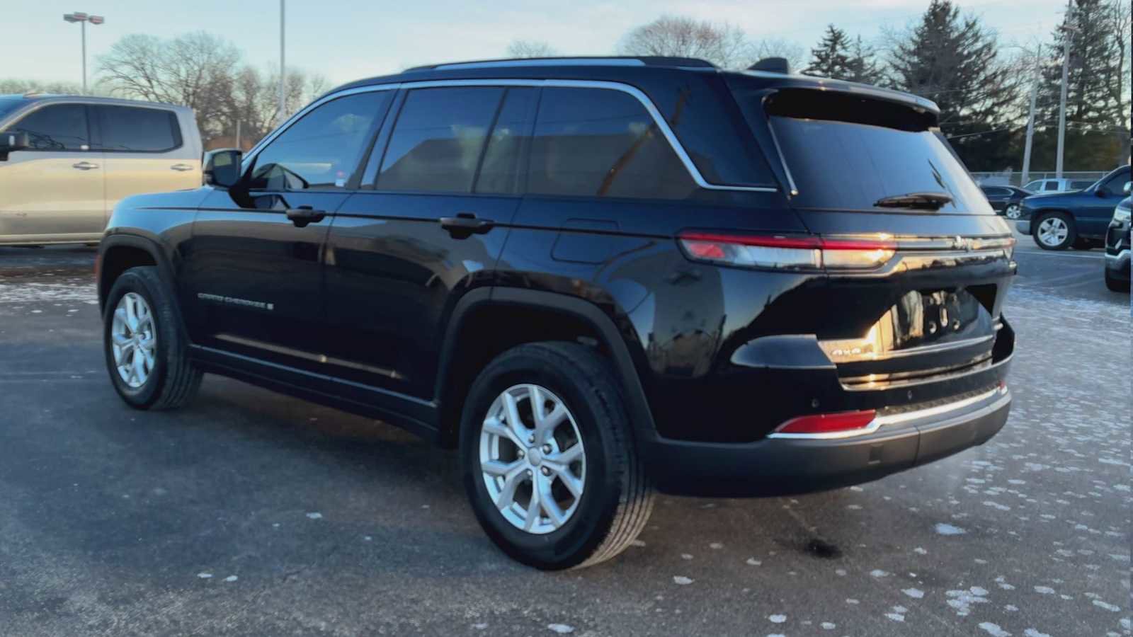 Used 2023 Jeep Grand Cherokee Limited image 4